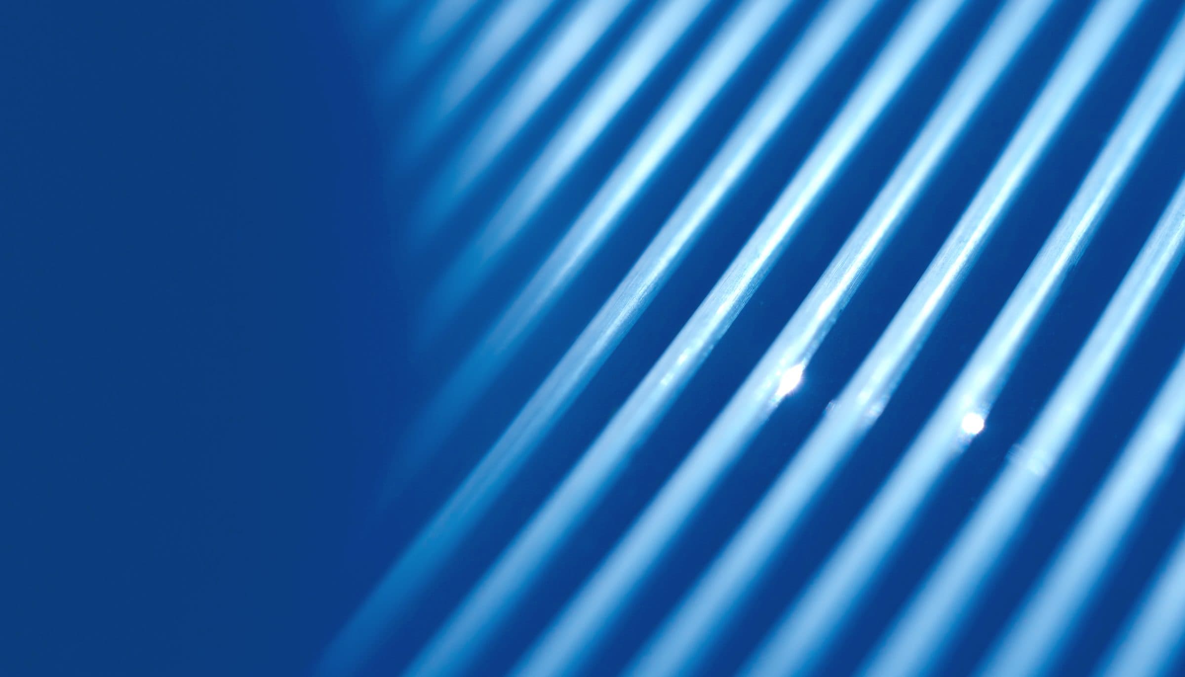 Parallel metal plates whose gaps compress toward the right.